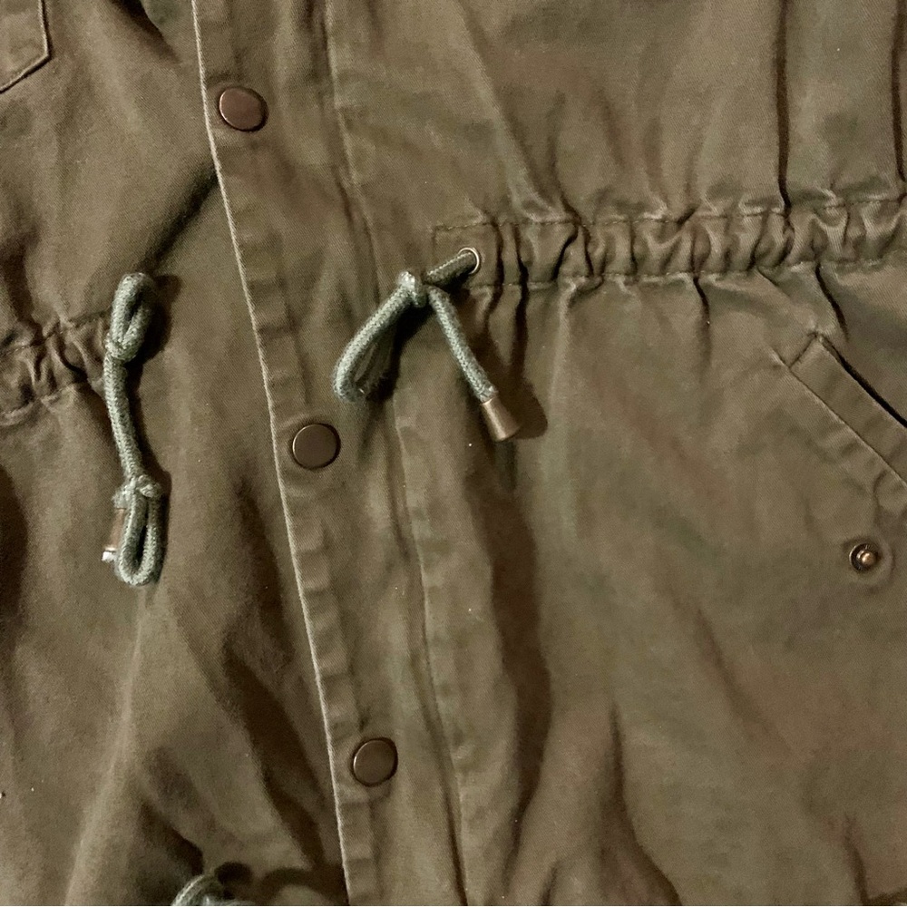 Army Green Utility Vest - Picture 4 of 6